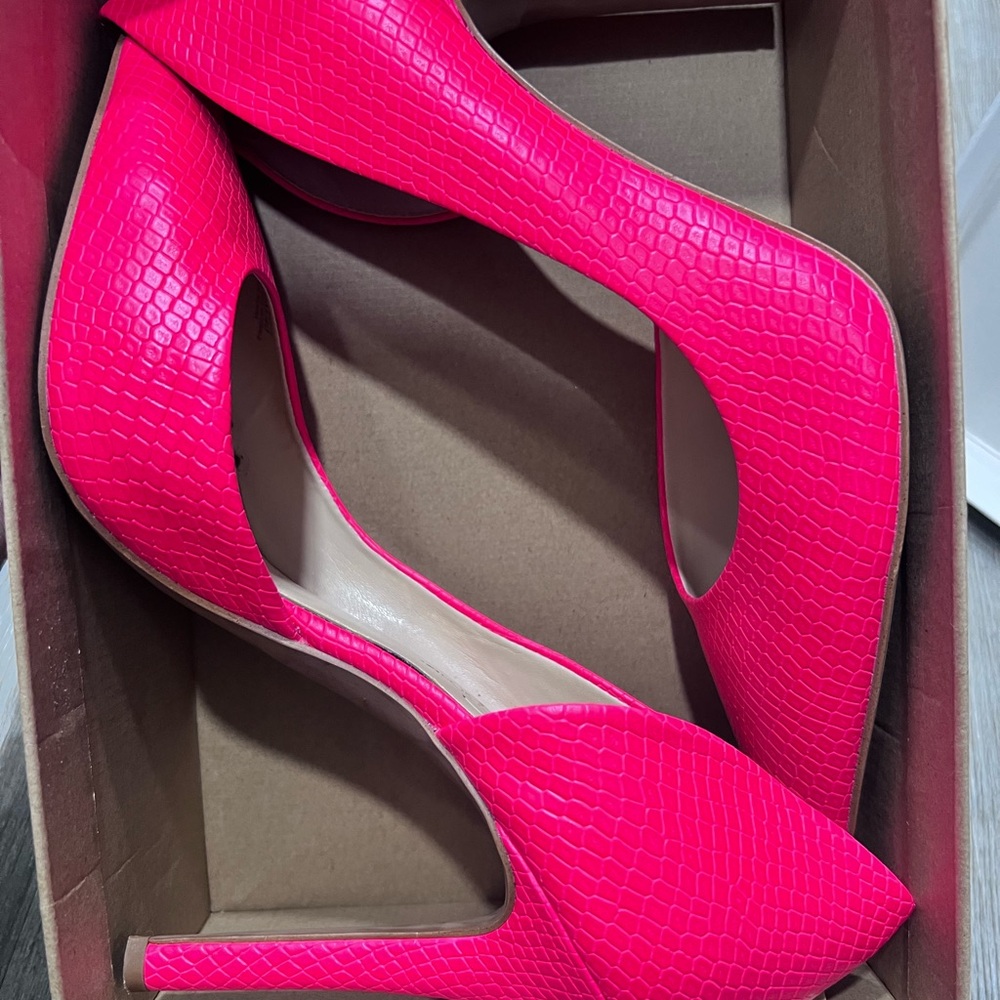 Jessica Simpson JS-Claudette laser pink embossed reptile size 10 in box.